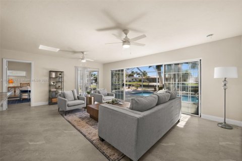 Villa ou maison à vendre à Cape Coral, Floride: 3 chambres, 235.04 m2 № 1970835 - photo 23