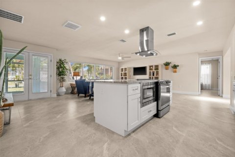 Villa ou maison à vendre à Cape Coral, Floride: 3 chambres, 235.04 m2 № 1970835 - photo 9