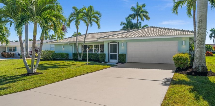 Villa ou maison à Cape Coral, Floride 3 chambres, 235.04 m2 № 1970835