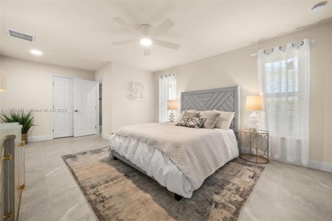 Villa ou maison à vendre à Cape Coral, Floride: 3 chambres, 235.04 m2 № 1970835 - photo 24