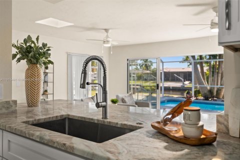 Villa ou maison à vendre à Cape Coral, Floride: 3 chambres, 235.04 m2 № 1970835 - photo 11