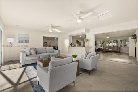 Villa ou maison à vendre à Cape Coral, Floride: 3 chambres, 235.04 m2 № 1970835 - photo 21