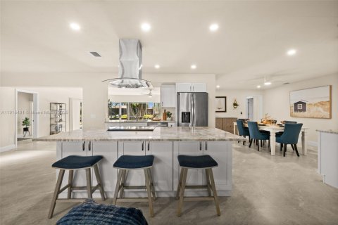 Villa ou maison à vendre à Cape Coral, Floride: 3 chambres, 235.04 m2 № 1970835 - photo 7