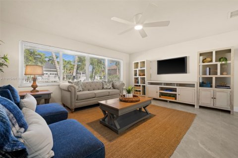 Villa ou maison à vendre à Cape Coral, Floride: 3 chambres, 235.04 m2 № 1970835 - photo 17