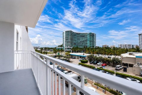 Copropriété à vendre à Pompano Beach, Floride: 2 chambres, 106.84 m2 № 2078427 - photo 5