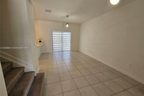 Touwnhouse à louer à Homestead, Floride: 3 chambres, 137.77 m2 № 2170963 - photo 8