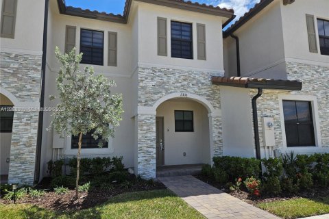 Touwnhouse à louer à Homestead, Floride: 3 chambres, 137.77 m2 № 2170963 - photo 2