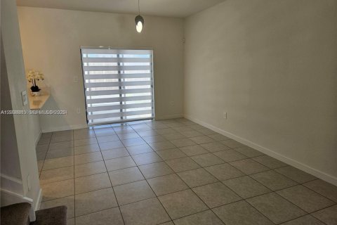 Touwnhouse à louer à Homestead, Floride: 3 chambres, 137.77 m2 № 2170963 - photo 9