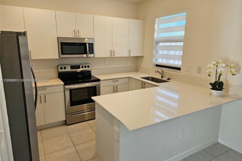 Touwnhouse à louer à Homestead, Floride: 3 chambres, 137.77 m2 № 2170963 - photo 4