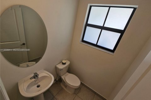 Touwnhouse à louer à Homestead, Floride: 3 chambres, 137.77 m2 № 2170963 - photo 10