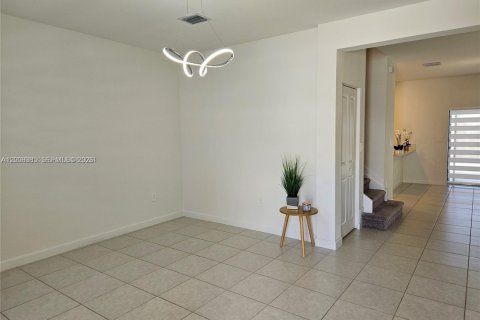 Touwnhouse à louer à Homestead, Floride: 3 chambres, 137.77 m2 № 2170963 - photo 7