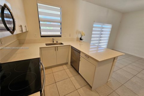 Touwnhouse à louer à Homestead, Floride: 3 chambres, 137.77 m2 № 2170963 - photo 6