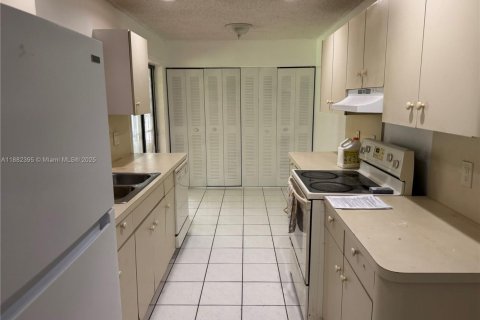 House in Miami, Florida 3 bedrooms, 133.41 sq.m. № 1928539 - photo 24