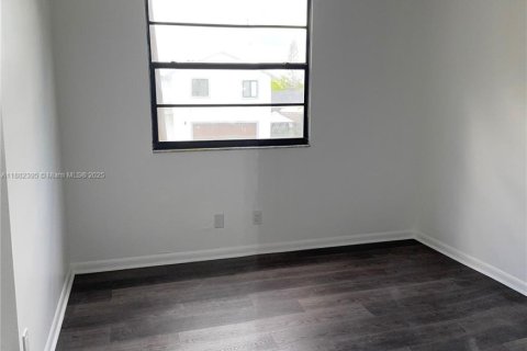 House in Miami, Florida 3 bedrooms, 133.41 sq.m. № 1928539 - photo 19