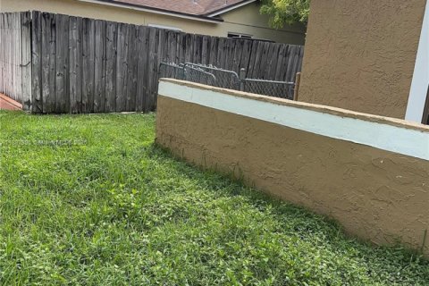 House in Miami, Florida 3 bedrooms, 133.41 sq.m. № 1928539 - photo 6