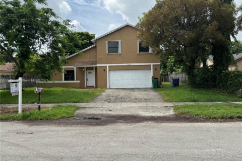 House in Miami, Florida 3 bedrooms, 133.41 sq.m. № 1928539 - photo 2