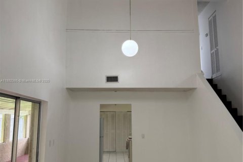 House in Miami, Florida 3 bedrooms, 133.41 sq.m. № 1928539 - photo 14