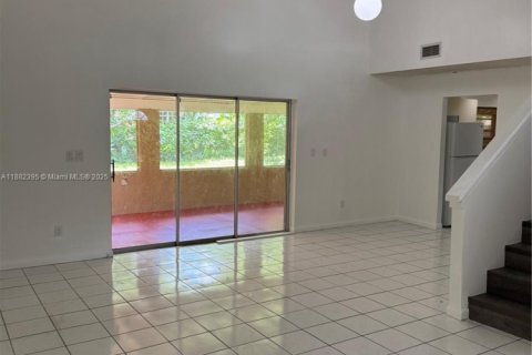 House in Miami, Florida 3 bedrooms, 133.41 sq.m. № 1928539 - photo 25