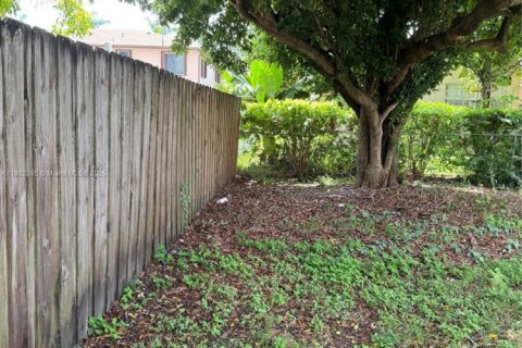 House in Miami, Florida 3 bedrooms, 133.41 sq.m. № 1928539 - photo 10