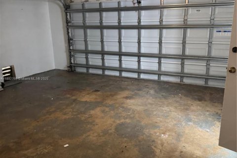 House in Miami, Florida 3 bedrooms, 133.41 sq.m. № 1928539 - photo 13