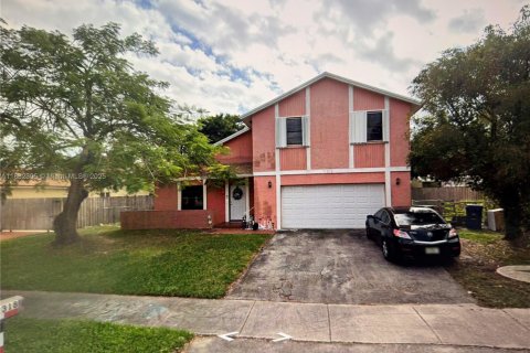 House in Miami, Florida 3 bedrooms, 133.41 sq.m. № 1928539 - photo 3
