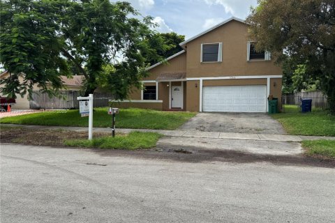 House in Miami, Florida 3 bedrooms, 133.41 sq.m. № 1928539 - photo 1