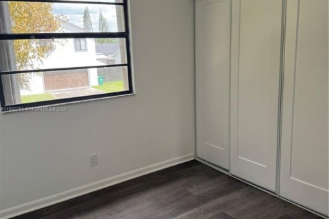 House in Miami, Florida 3 bedrooms, 133.41 sq.m. № 1928539 - photo 16