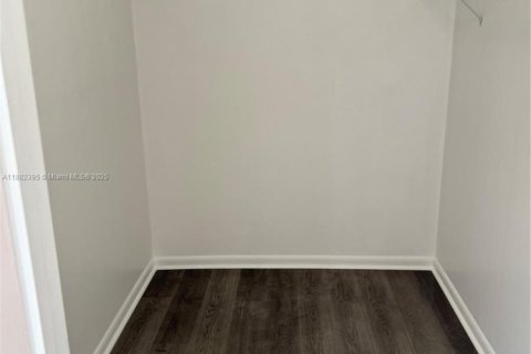 House in Miami, Florida 3 bedrooms, 133.41 sq.m. № 1928539 - photo 22