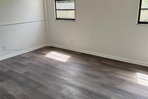 House in Miami, Florida 3 bedrooms, 133.41 sq.m. № 1928539 - photo 20