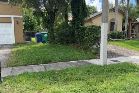 House in Miami, Florida 3 bedrooms, 133.41 sq.m. № 1928539 - photo 5