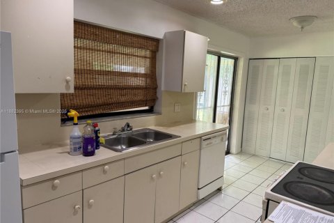 House in Miami, Florida 3 bedrooms, 133.41 sq.m. № 1928539 - photo 23