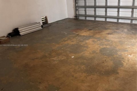 House in Miami, Florida 3 bedrooms, 133.41 sq.m. № 1928539 - photo 12