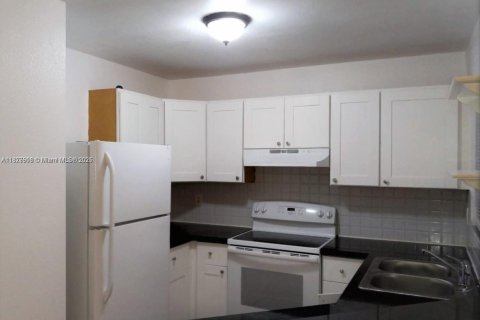 Appartement à louer à Hollywood, Floride: 2 chambres, 102.19 m2 № 1922849 - photo 2