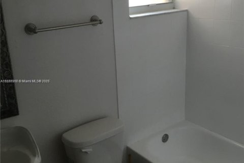 Appartement à louer à Hollywood, Floride: 2 chambres, 102.19 m2 № 1922849 - photo 9