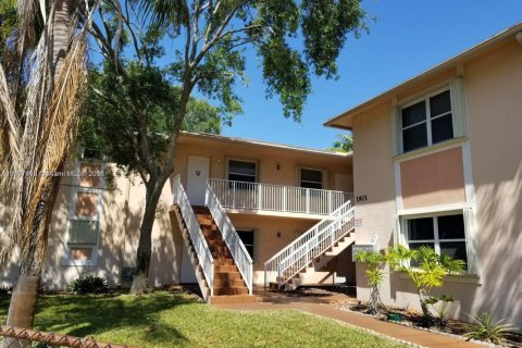 Appartement à louer à Hollywood, Floride: 2 chambres, 102.19 m2 № 1922849 - photo 1