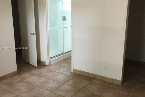 Appartement à louer à Hollywood, Floride: 2 chambres, 102.19 m2 № 1922849 - photo 10
