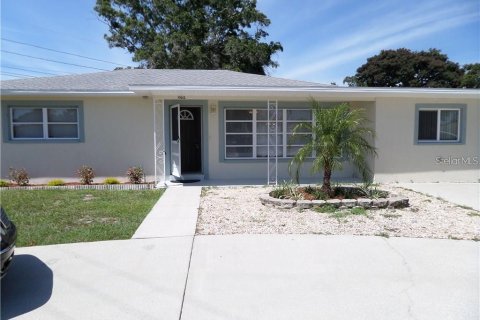 House in Largo, Florida 3 bedrooms, 119.84 sq.m. № 2349612