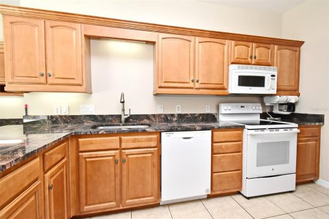 House in Deltona, Florida 4 bedrooms, 254.55 sq.m. № 1662918 - photo 12