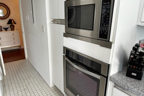 Купить кондоминиум в Майами, Флорида 2 спальни, 152.36м2, № 1860809 - фото 28