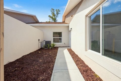 Touwnhouse à vendre à Apopka, Floride: 2 chambres, 111.95 m2 № 2356641 - photo 2