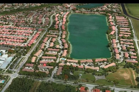 Touwnhouse à vendre à Miami, Floride: 3 chambres, 122.54 m2 № 1775818 - photo 13