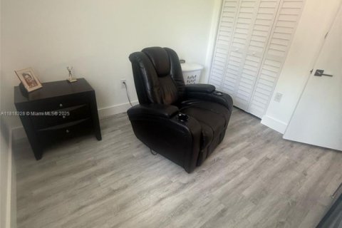 Touwnhouse à vendre à Miami, Floride: 3 chambres, 122.54 m2 № 1775818 - photo 3
