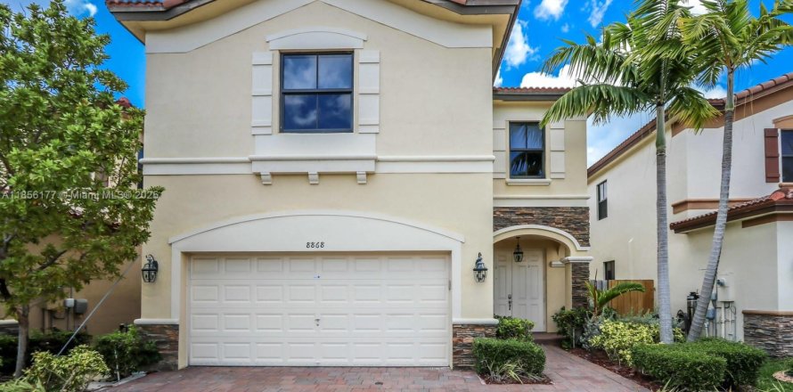 Дом в Дорал, Флорида 4 спальни, 246.19м2 № 1977742