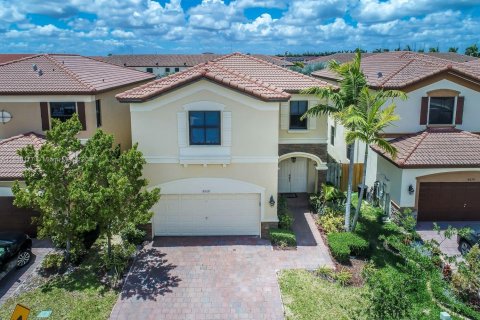 Купить виллу или дом в Дорал, Флорида 4 спальни, 246.19м2, № 1977742 - фото 13