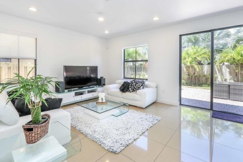 Купить виллу или дом в Дорал, Флорида 4 спальни, 246.19м2, № 1977742 - фото 3