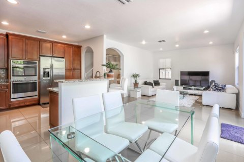 Купить виллу или дом в Дорал, Флорида 4 спальни, 246.19м2, № 1977742 - фото 4