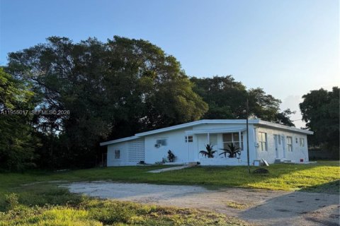 House in Miami, Florida 3 bedrooms, 216.09 sq.m. № 2010843