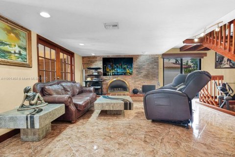 Купить виллу или дом в Майами, Флорида 6 спален, 394.46м2, № 1954647 - фото 5