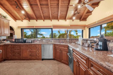 Купить виллу или дом в Майами, Флорида 6 спален, 394.46м2, № 1954647 - фото 9