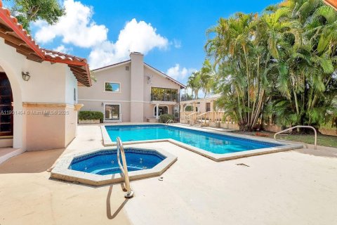 Купить виллу или дом в Майами, Флорида 6 спален, 394.46м2, № 1954647 - фото 13